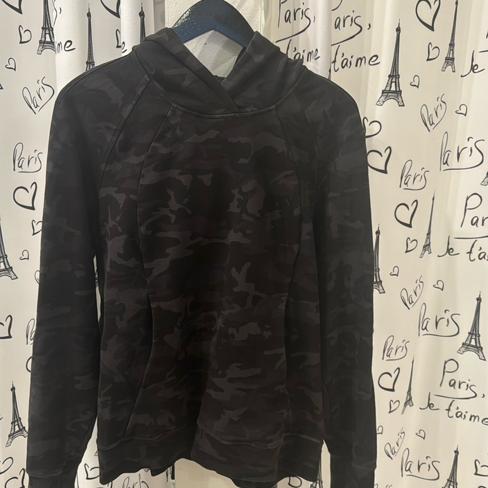 Lululemon Loungeful Hoodie size 10 Camo EUC
